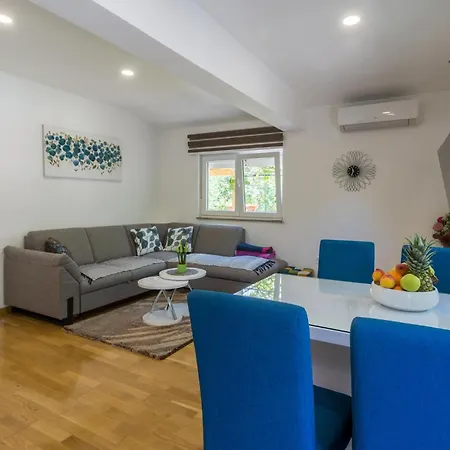 Cozy In With Wifi Holiday home Pula