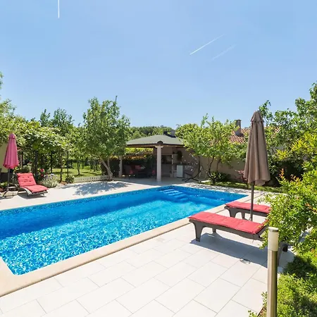 Holiday home Cozy In With Wifi Pula