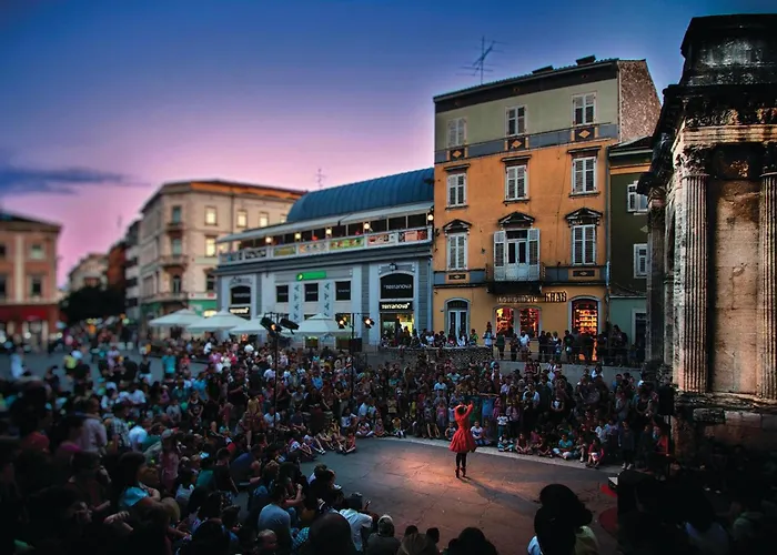 2 Bedroom Beautiful In *