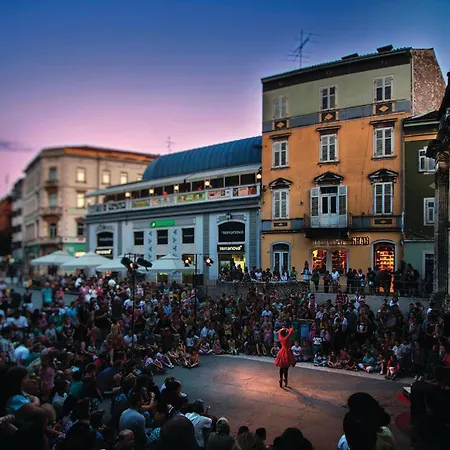 2 Bedroom Beautiful In *