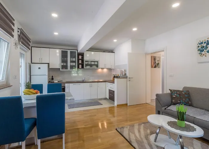 בית נופש 2 Bedroom Beautiful In