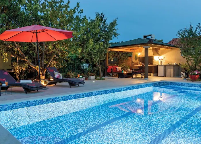 Dom wakacyjny 2 Bedroom Beautiful In Pula