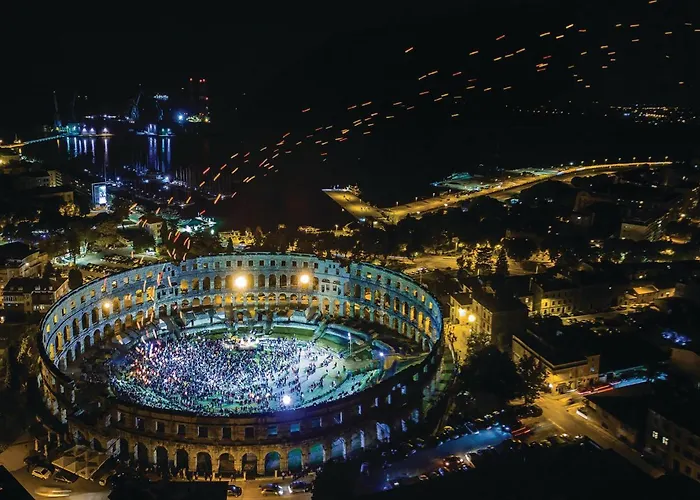 2 Bedroom Beautiful In בית נופש פולה